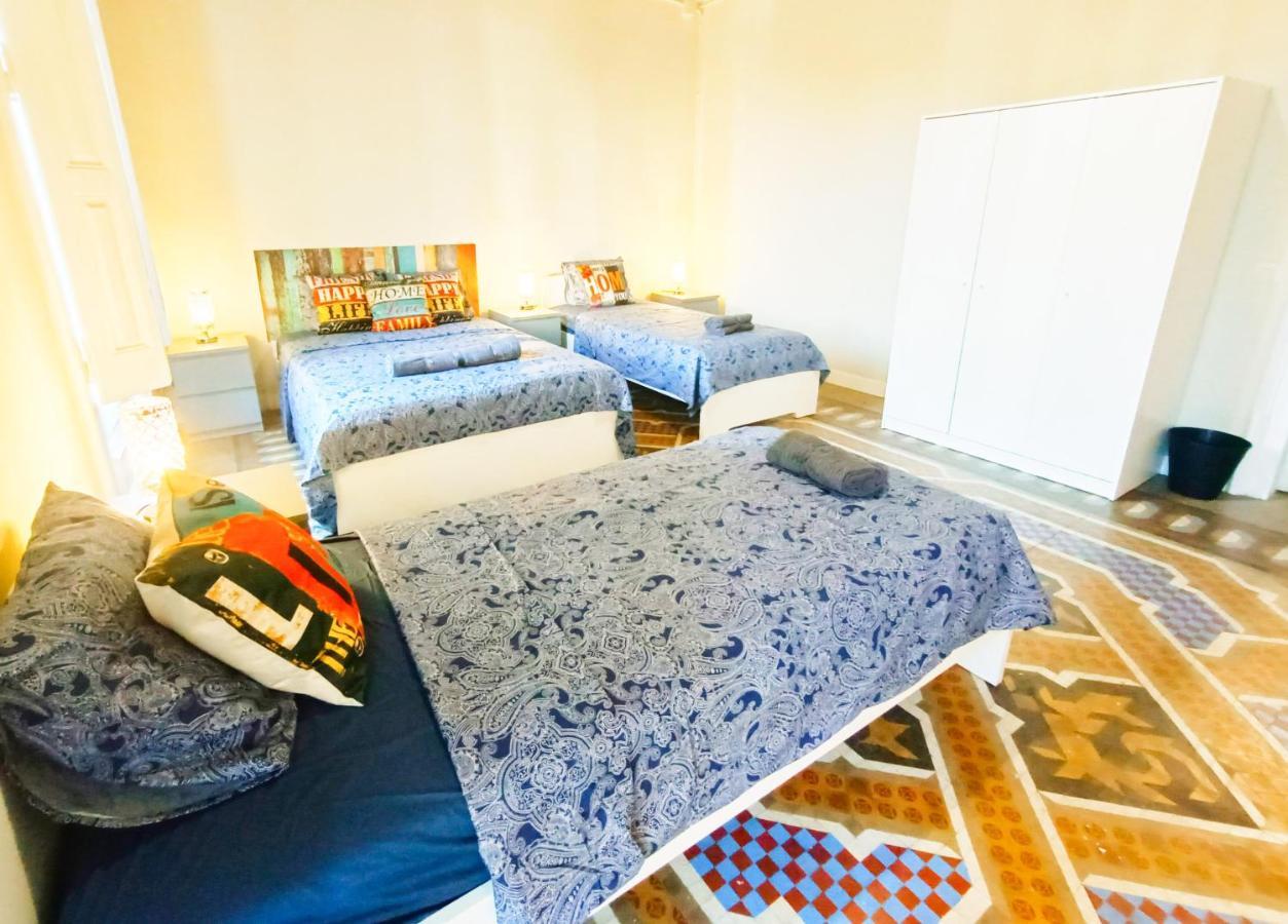 By Plaza Catalunya Rooms Barcellona Esterno foto