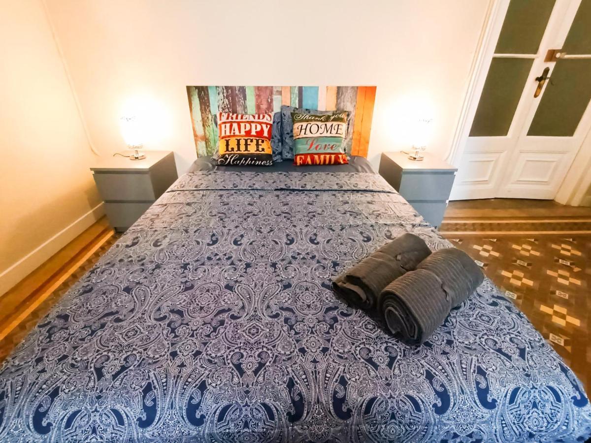 By Plaza Catalunya Rooms Barcellona Esterno foto