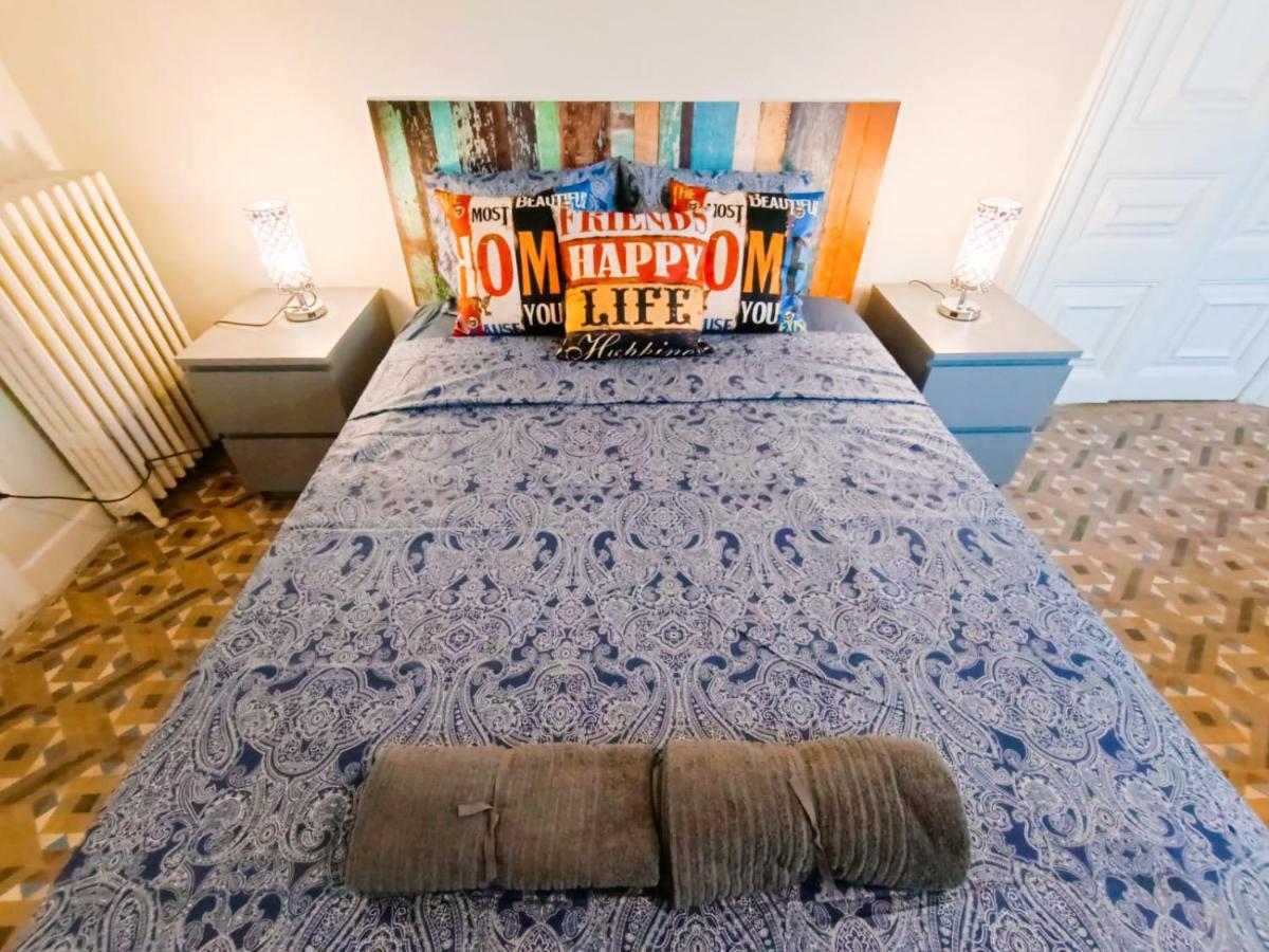 By Plaza Catalunya Rooms Barcellona Esterno foto