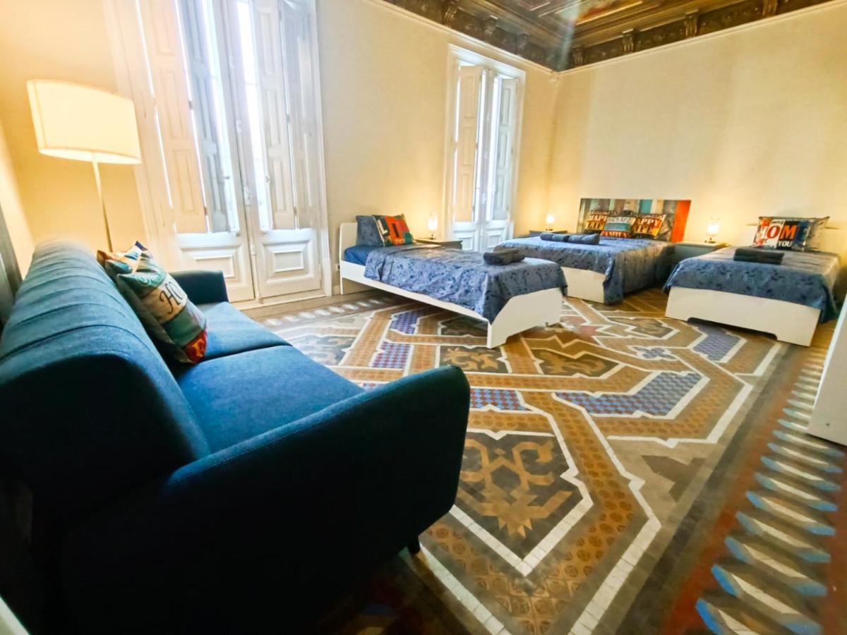 By Plaza Catalunya Rooms Barcellona Esterno foto